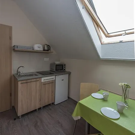 Centrum Apartmanhaz شقة Balatonboglár