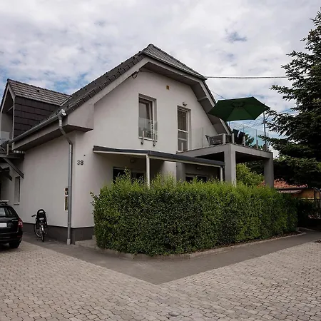 Centrum Apartmanhaz Appartement Balatonboglár
