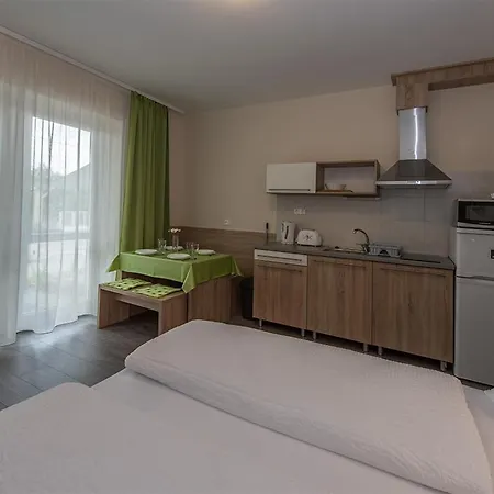 Centrum Apartmanhaz Балатонбоглар